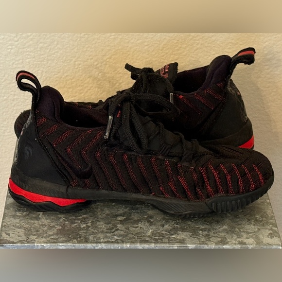 Nike LeBron 16 Black and Red Athletic Shoes, AQ2467-002, Size 3Y - Picture 5 of 8
